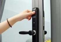 Sửa khóa cửa vân tay nhanh chóng, giá tốt tại HCM - Có mặt sau 15 phút