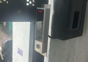 Khóa bị kẹt? Gọi ngay 0909089686 đội thợ sửa khóa điện tử tại HCM
