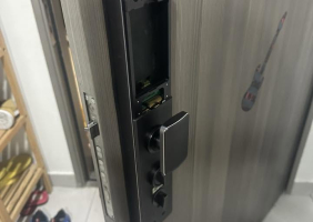 Khóa cửa không mở được tại HCM? Gọi 0909089686 thợ sửa khóa điện tử ngay!