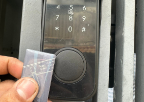 Khóa điện tử hết pin, lỗi cảm ứng tại HCM? Đã có chúng tôi hỗ trợ, LH 0909089686