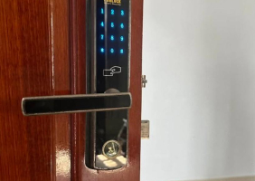 Khóa điện tử không mở được? 0909089686 chuyên gia sửa khóa điện từ tại nhà ở HCM