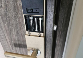 Sửa khóa cửa điện từ tại HCM - Khóa vân tay, thẻ từ chuyên nghiệp