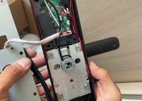 Thay Linh Kiện Khóa Vân Tay Chính Hãng Tại HCM