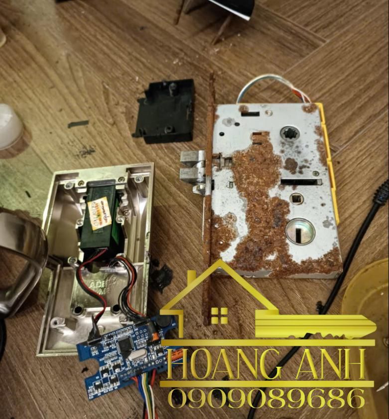Thay Linh Kiện Khóa Vân Tay Chính Hãng Tại HCM